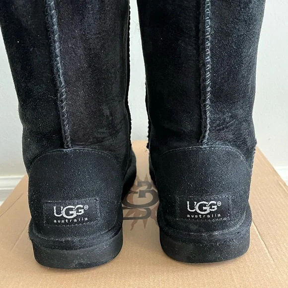 UGG Classic Short Women’s Boots - Black Size 6 - Picture 3 of 8